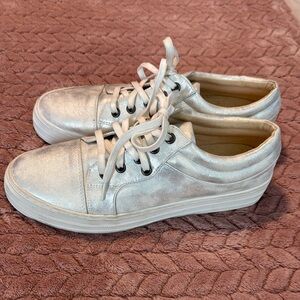 Corkys Boutique Womens Silver Metallic Fashion Lace Up Sneaker Size 9